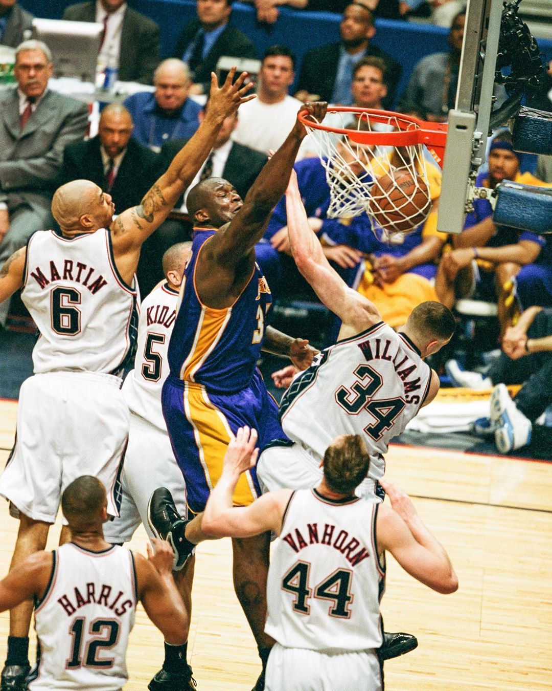 屈居亚军 屈居亚军